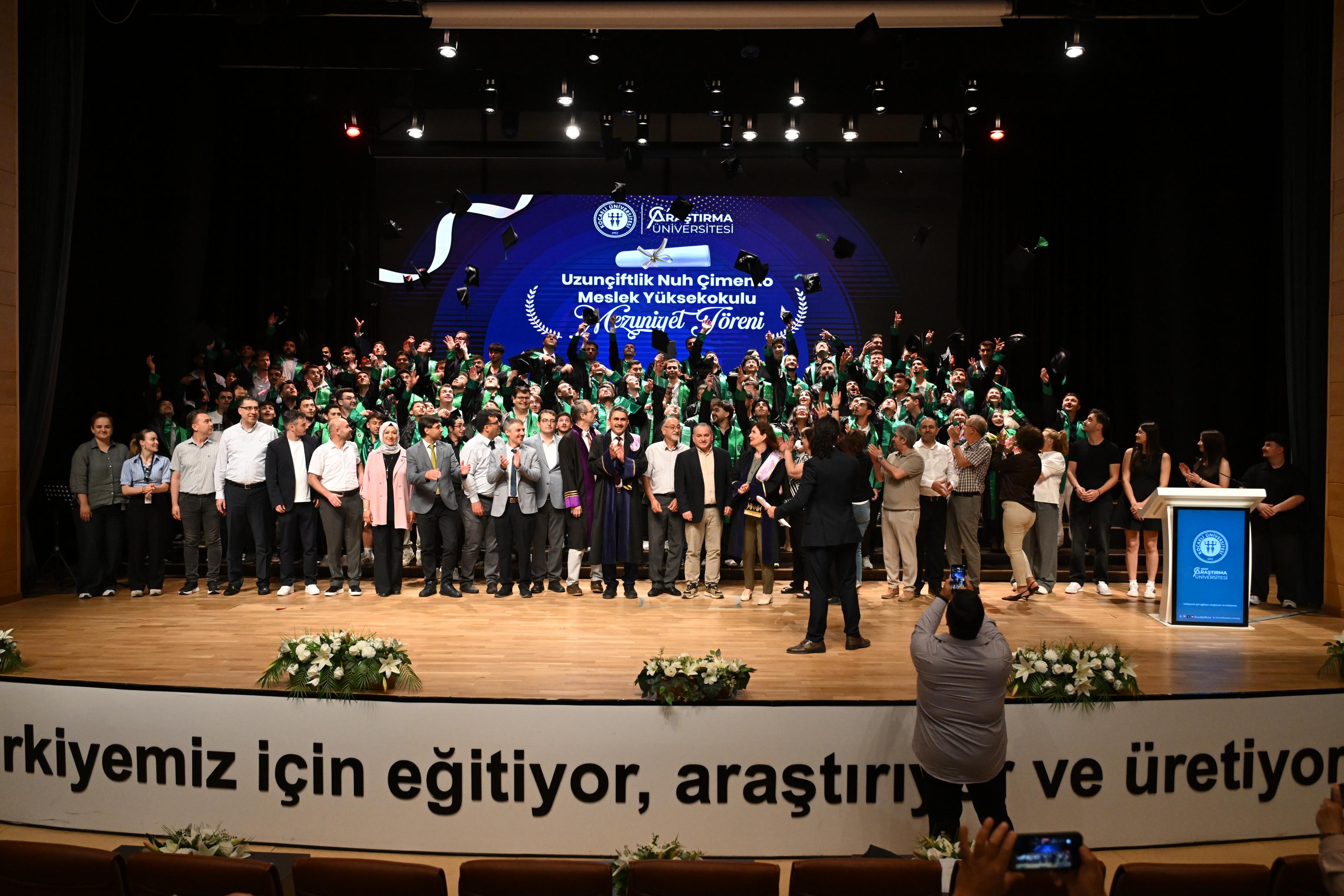HTech stajyerlerimizin mezuniyet gururunu paylaştık